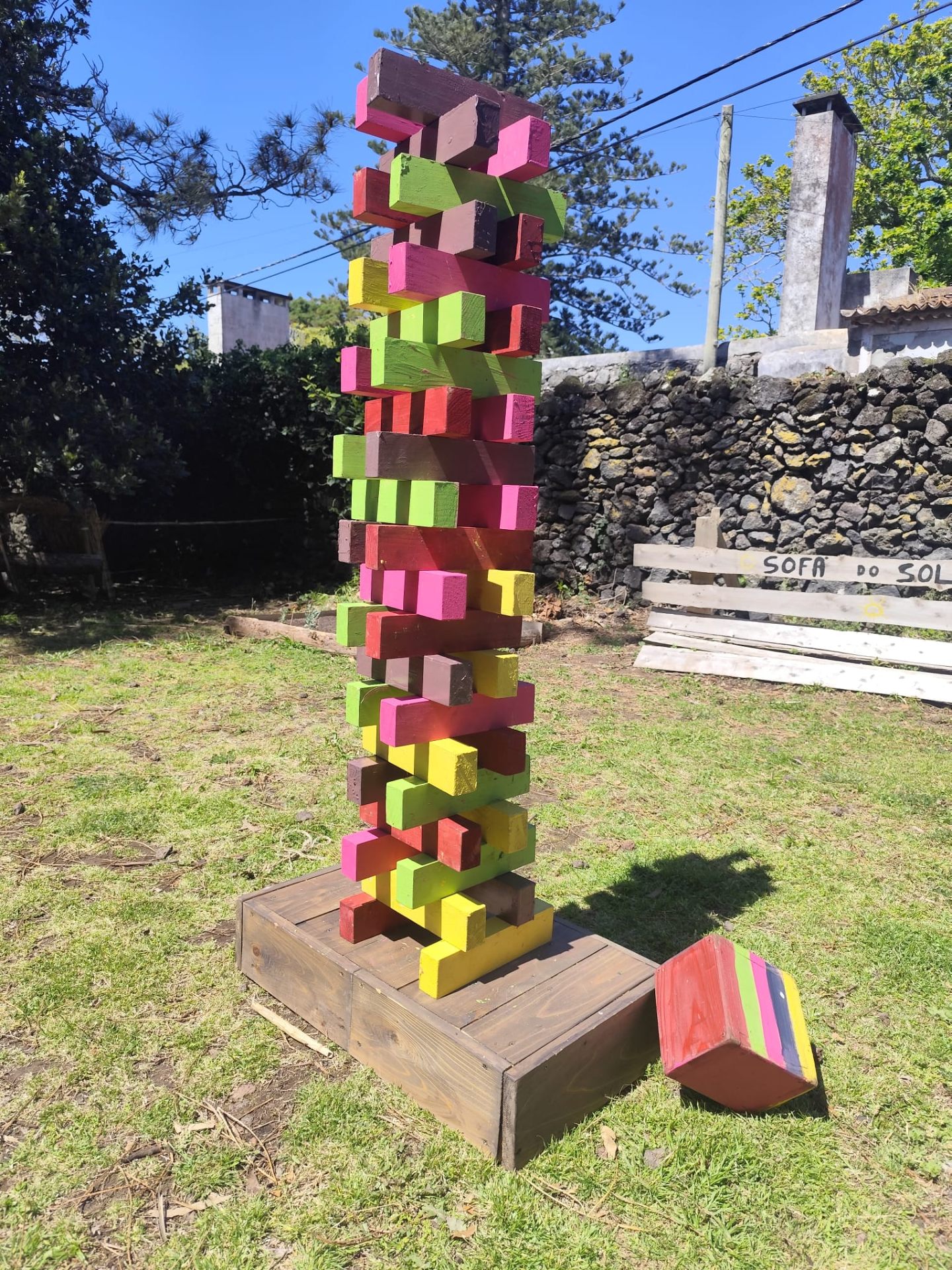 Jenga gigante de madeira colorida